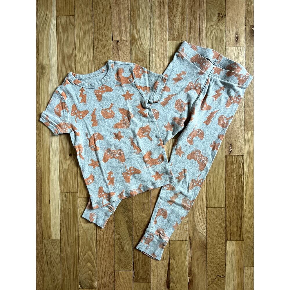 2-Bundle Gap Sleepwear Pajama Sets - Sharks (Shorts) Games (Long) Size 6 - Picture 5 of 6